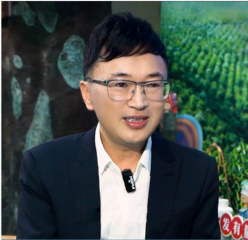 广西茶氏家族山茶籽有限公司董事长龙渤